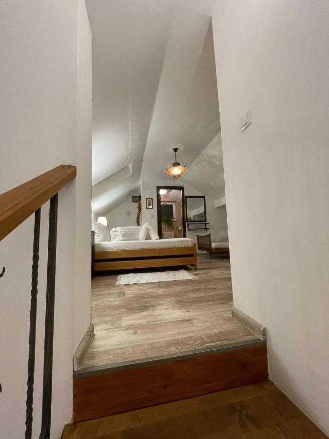 アルバ・ユリアApartament Yannisアパートメント エクステリア 写真