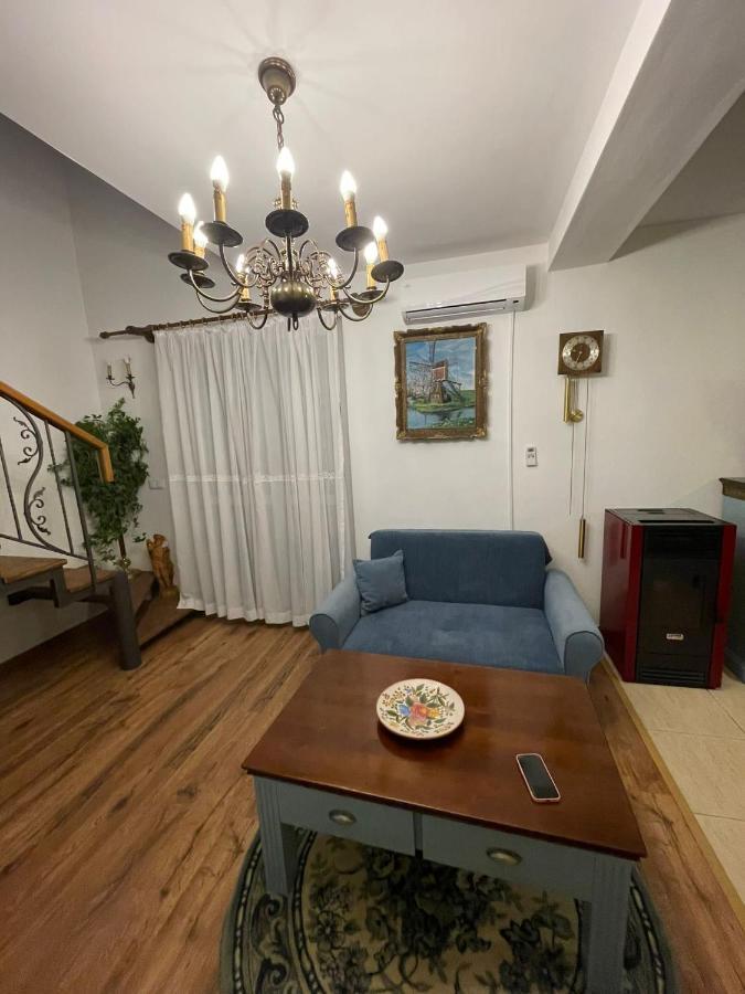 アルバ・ユリアApartament Yannisアパートメント エクステリア 写真