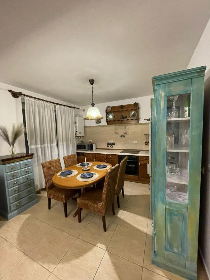 アルバ・ユリアApartament Yannisアパートメント エクステリア 写真