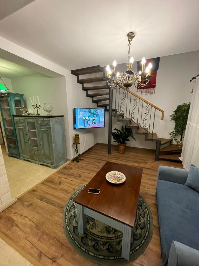 アルバ・ユリアApartament Yannisアパートメント エクステリア 写真
