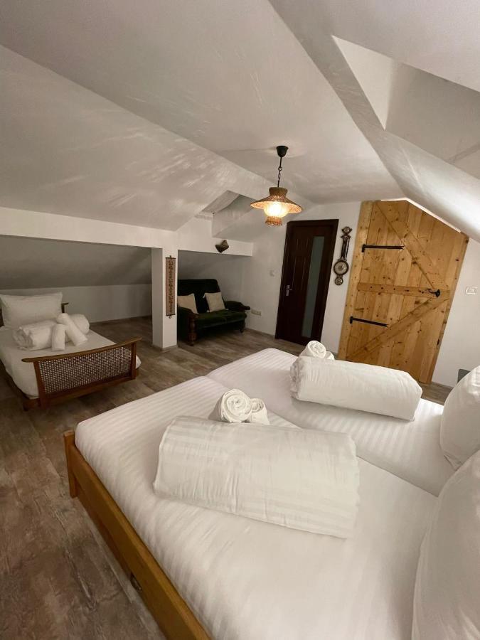 アルバ・ユリアApartament Yannisアパートメント エクステリア 写真