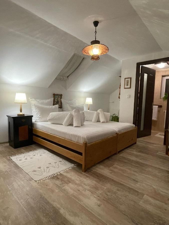 アルバ・ユリアApartament Yannisアパートメント エクステリア 写真