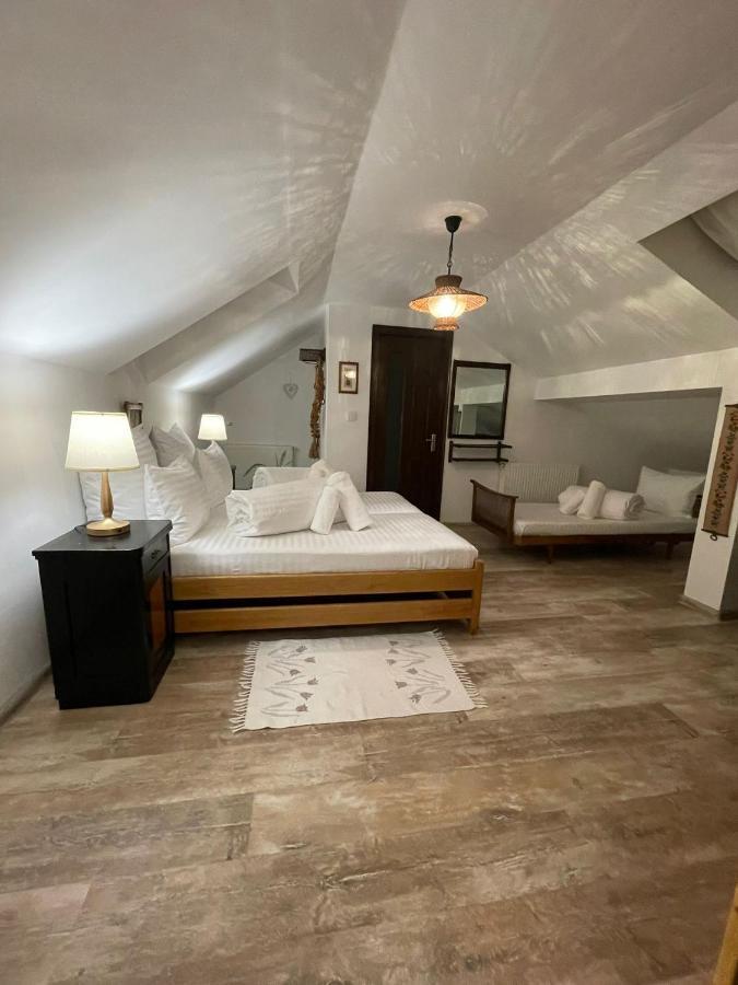 アルバ・ユリアApartament Yannisアパートメント エクステリア 写真