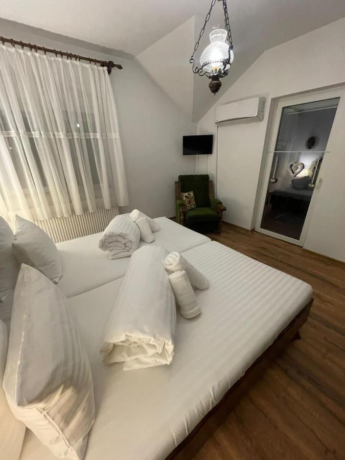 アルバ・ユリアApartament Yannisアパートメント エクステリア 写真
