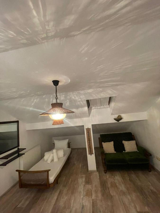 アルバ・ユリアApartament Yannisアパートメント エクステリア 写真