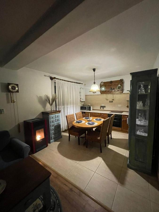 アルバ・ユリアApartament Yannisアパートメント エクステリア 写真