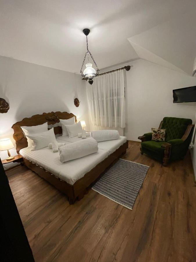 アルバ・ユリアApartament Yannisアパートメント エクステリア 写真