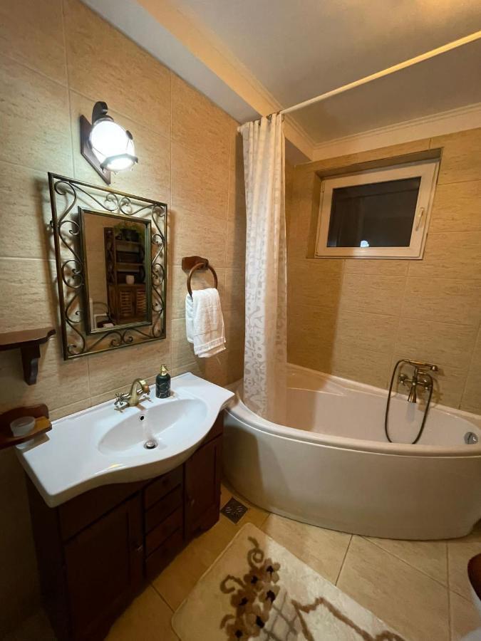 アルバ・ユリアApartament Yannisアパートメント エクステリア 写真
