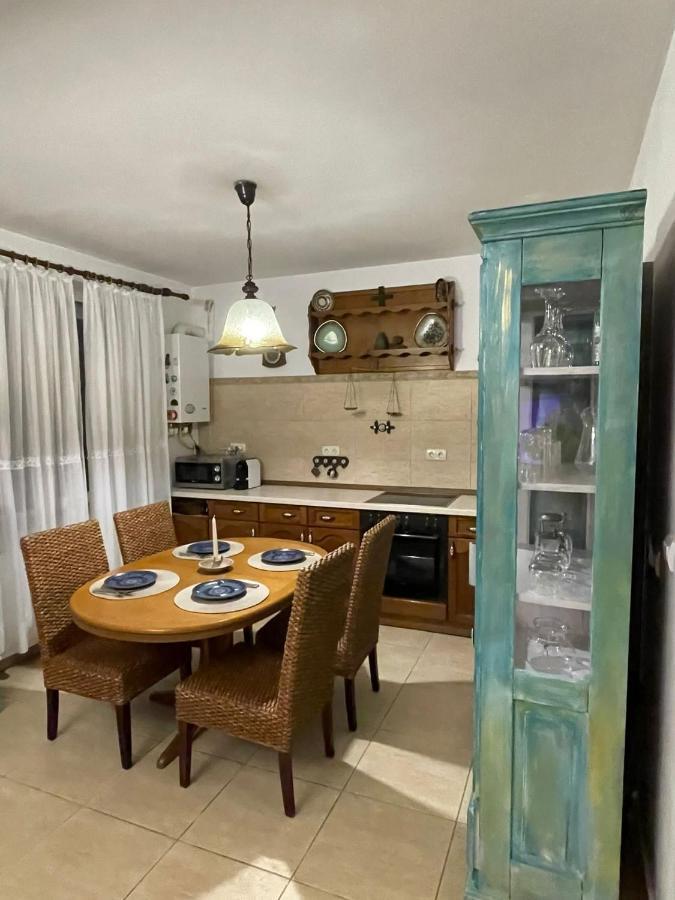 アルバ・ユリアApartament Yannisアパートメント エクステリア 写真