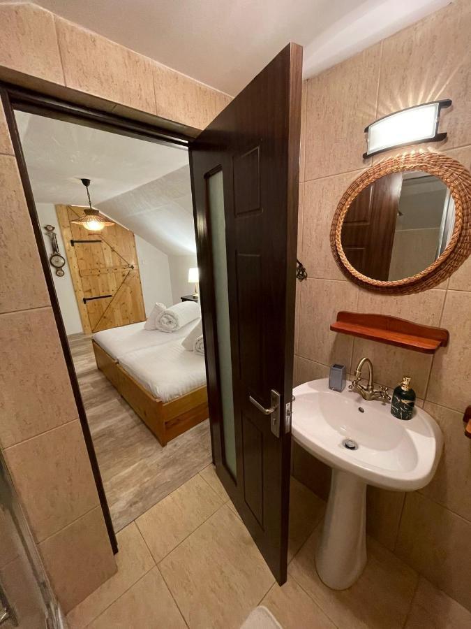 アルバ・ユリアApartament Yannisアパートメント エクステリア 写真