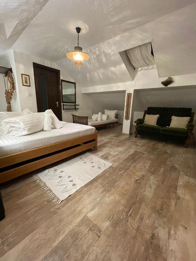 アルバ・ユリアApartament Yannisアパートメント エクステリア 写真